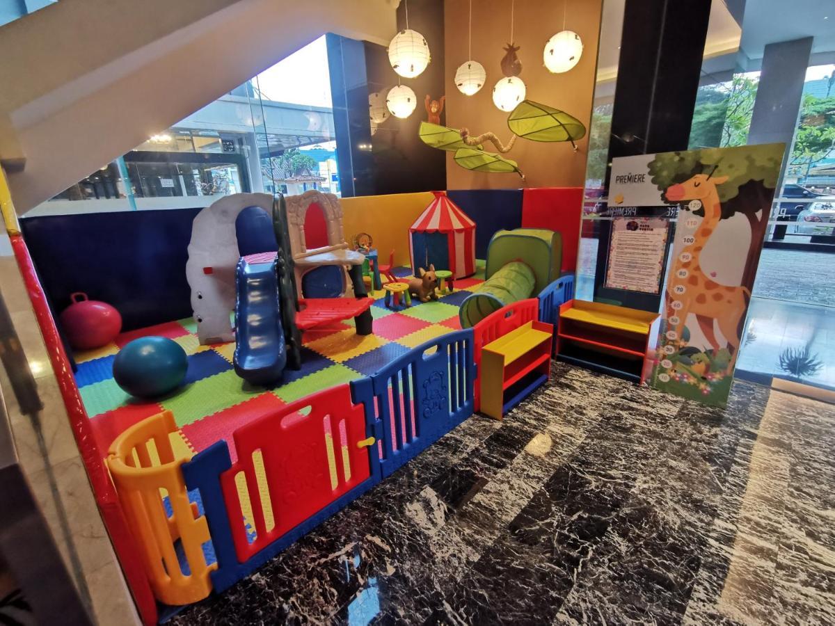 The Premiere Hotel Pekanbaru Luaran gambar